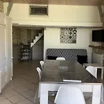 別荘 Maison Atypique 76m² - Centre La Roche-posay, Terrasse, Jardin Cloture - Fr-1-541-60