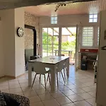 別荘 Maison Atypique 76m² - Centre La Roche-posay, Terrasse, Jardin Cloture - Fr-1-541-60 *