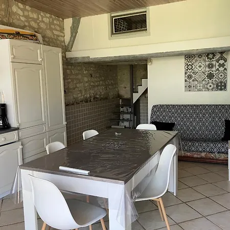 Maison Atypique 76m² - Centre La Roche-posay, Terrasse, Jardin Cloture - Fr-1-541-60 別荘